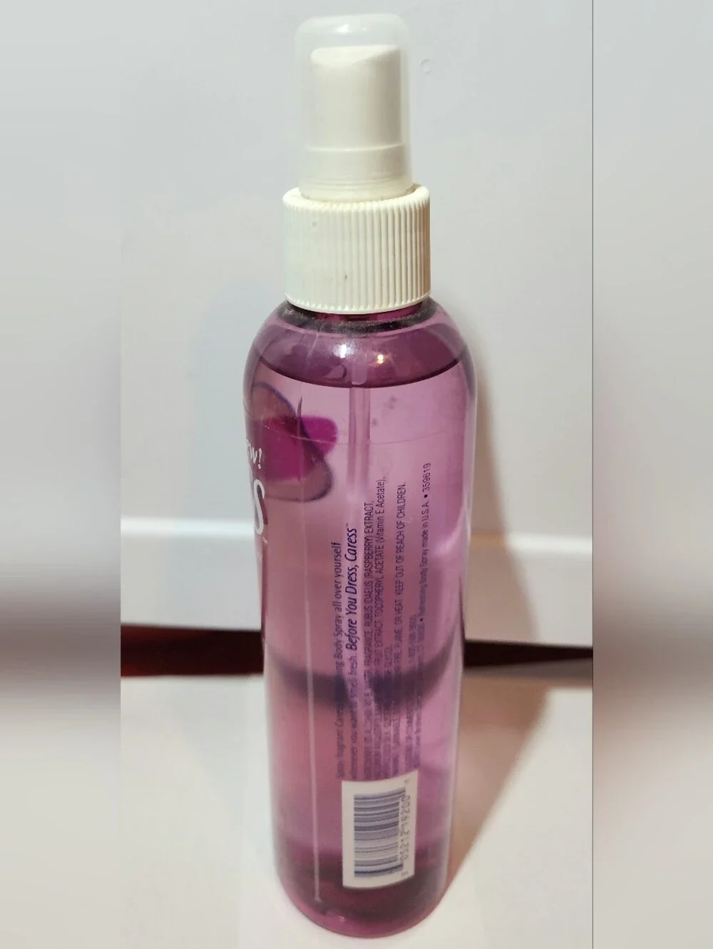 Caress Refreshing Body Spray Berry Fusion 8oz Bottle